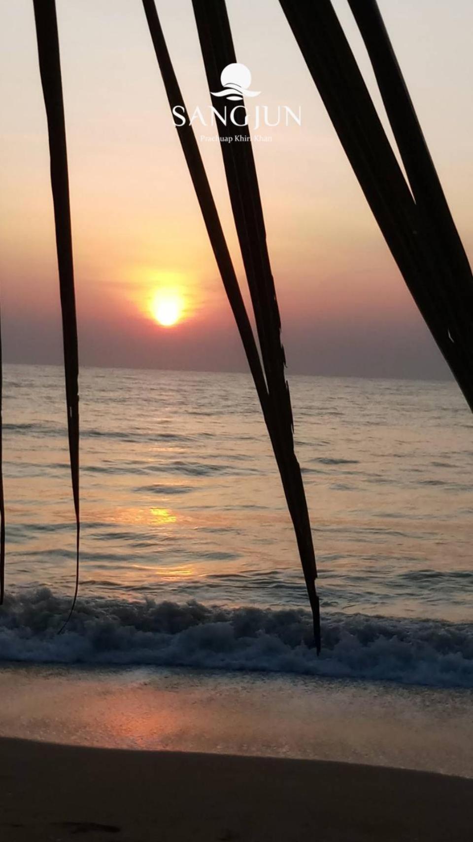 Sangjun On Beach Resort Bang Saphan Esterno foto
