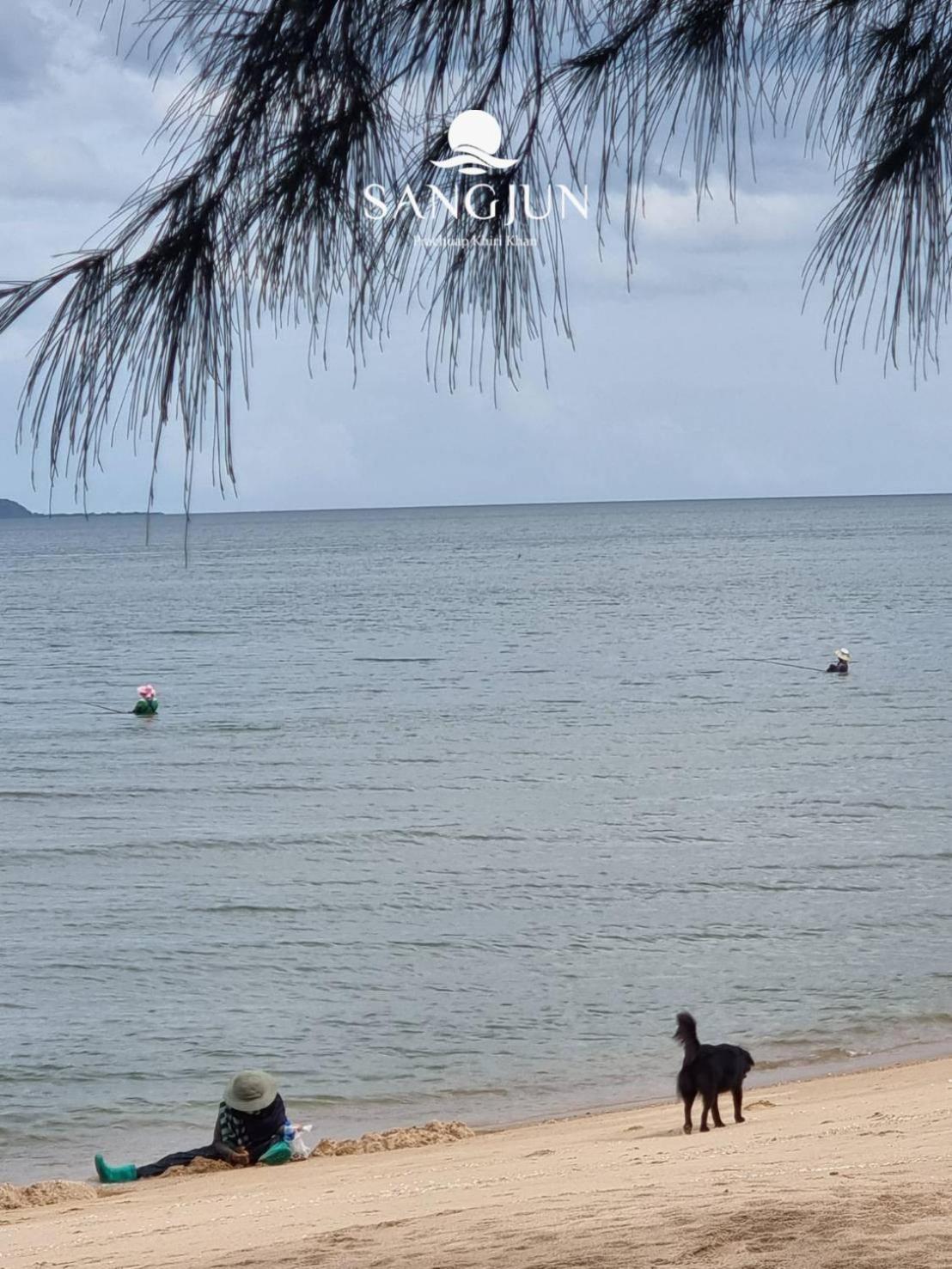 Sangjun On Beach Resort Bang Saphan Esterno foto