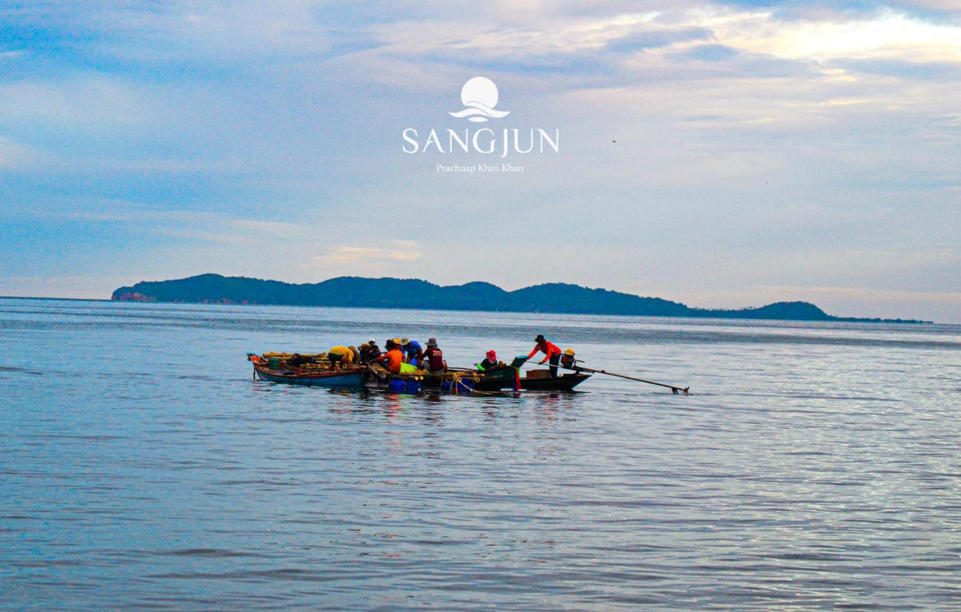Sangjun On Beach Resort Bang Saphan Esterno foto
