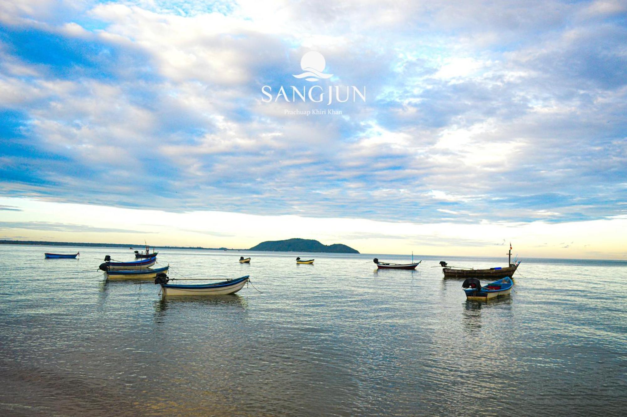 Sangjun On Beach Resort Bang Saphan Esterno foto