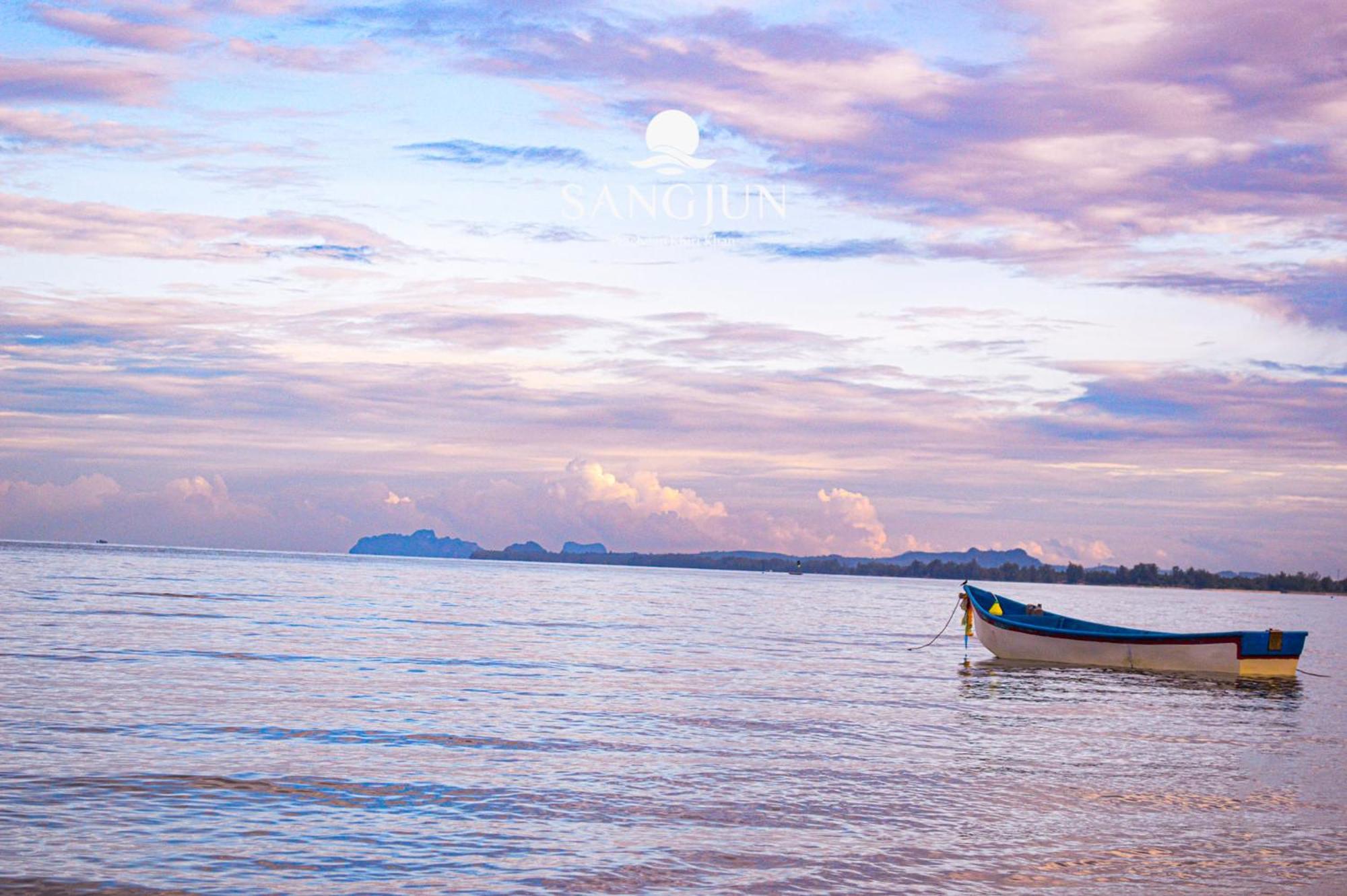 Sangjun On Beach Resort Bang Saphan Esterno foto