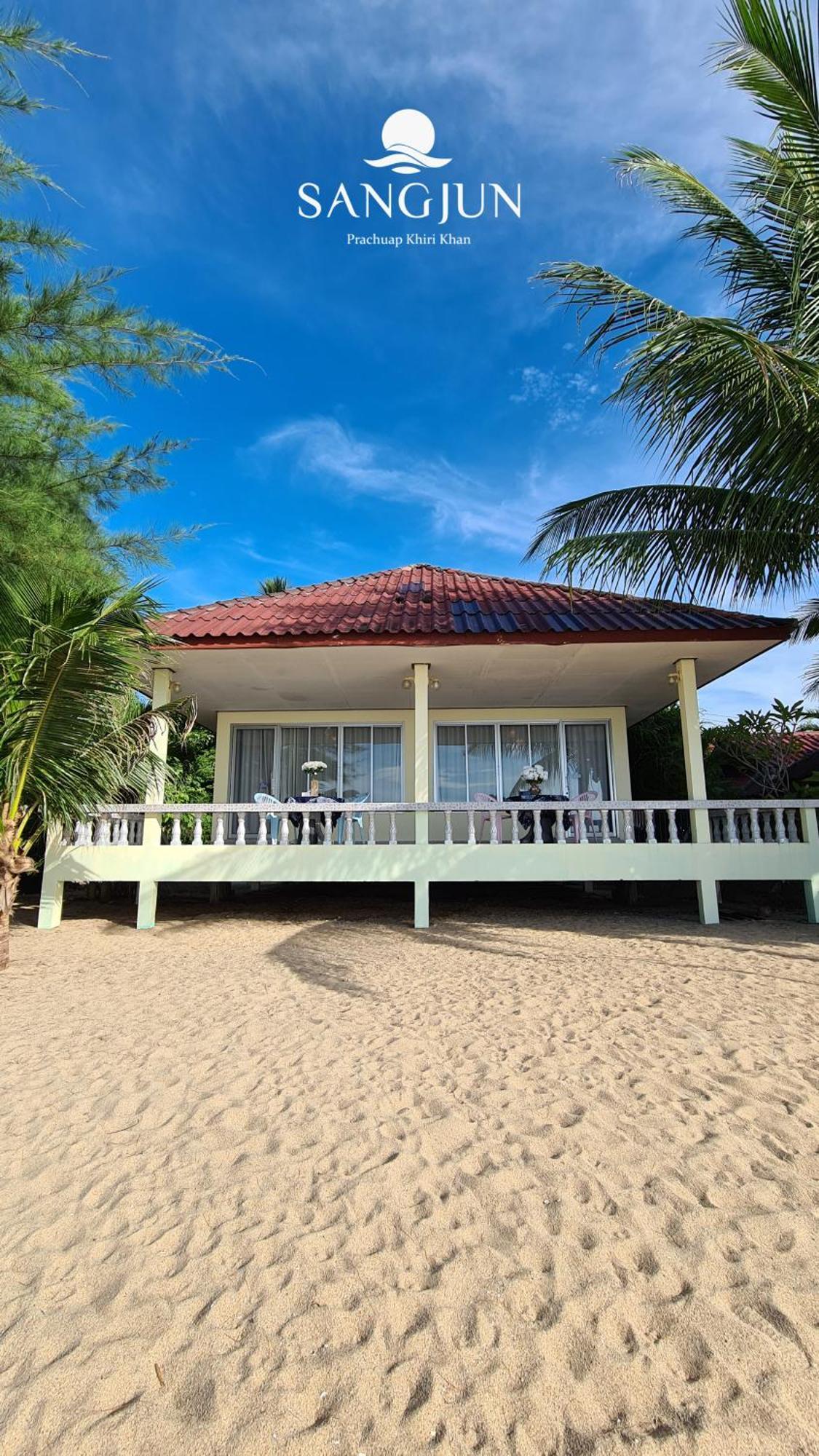 Sangjun On Beach Resort Bang Saphan Esterno foto